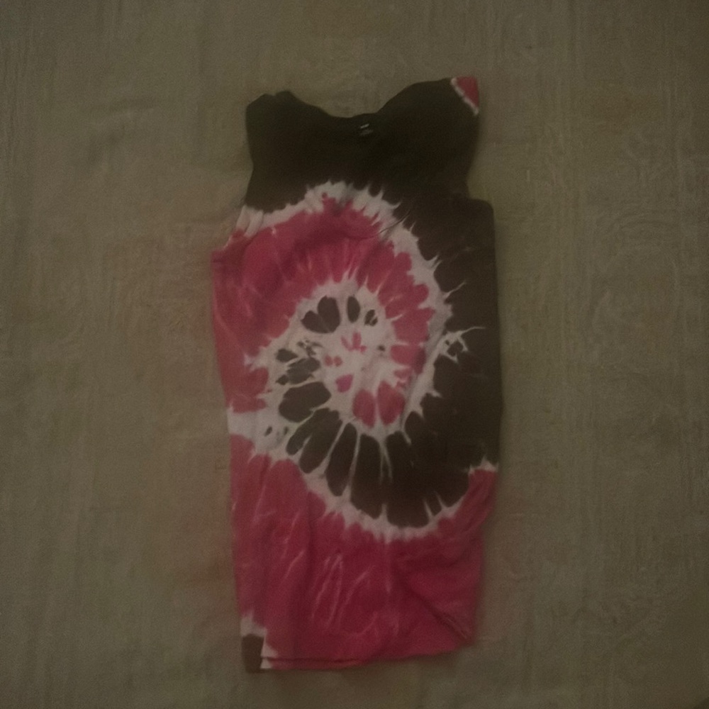 Pink , black and white dyed crop top cami, size L but a medium wear can fit